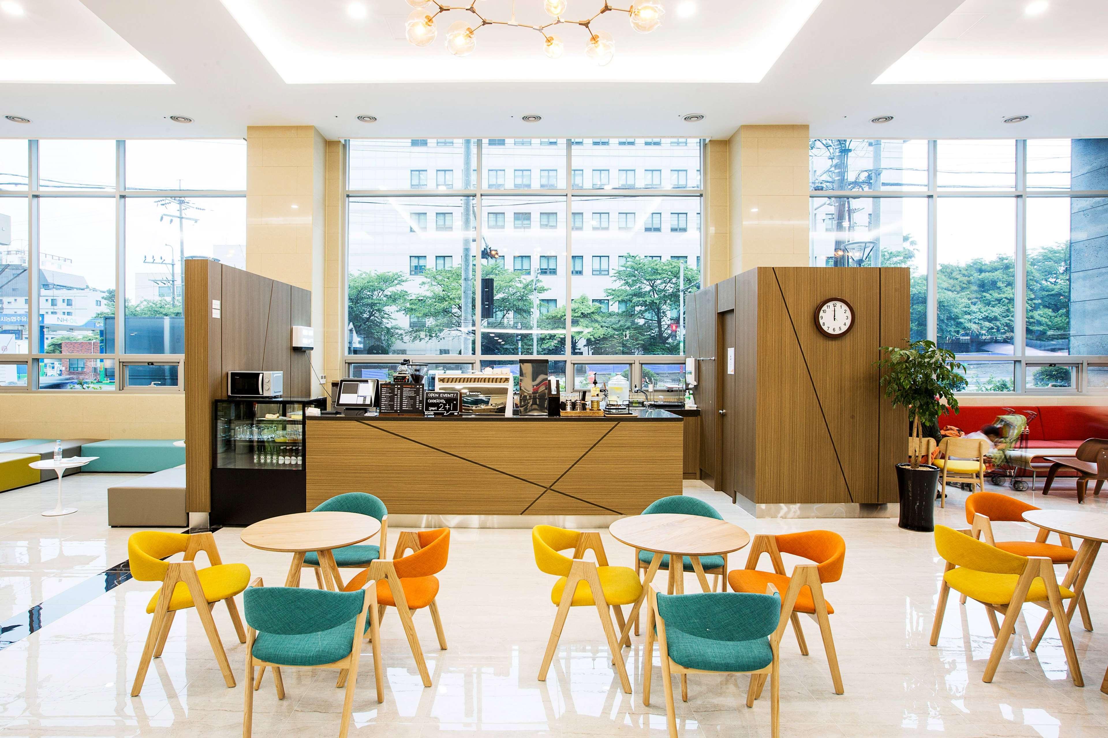 Ramada By Wyndham Jeju City Hall Exteriér fotografie