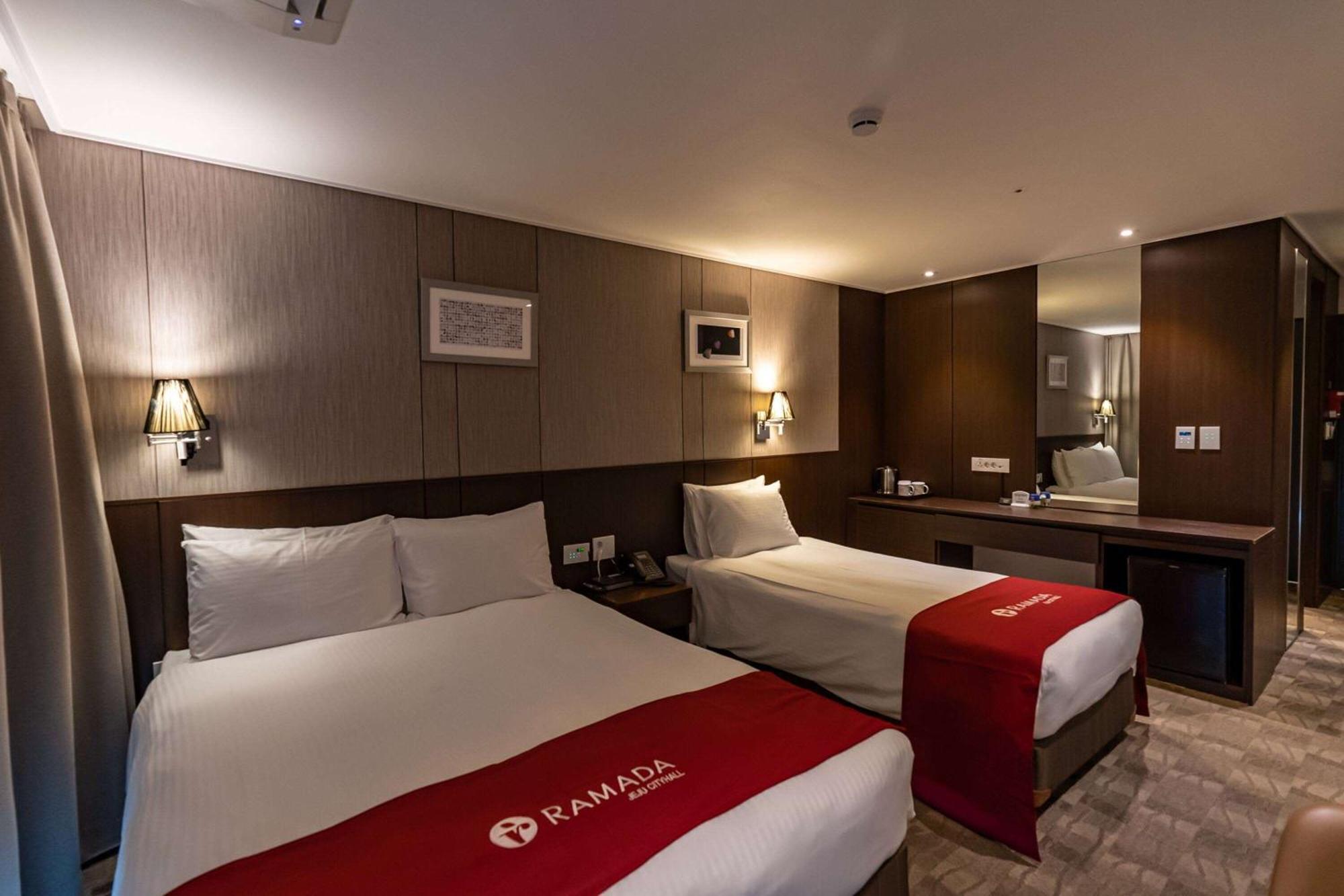 Ramada By Wyndham Jeju City Hall Exteriér fotografie