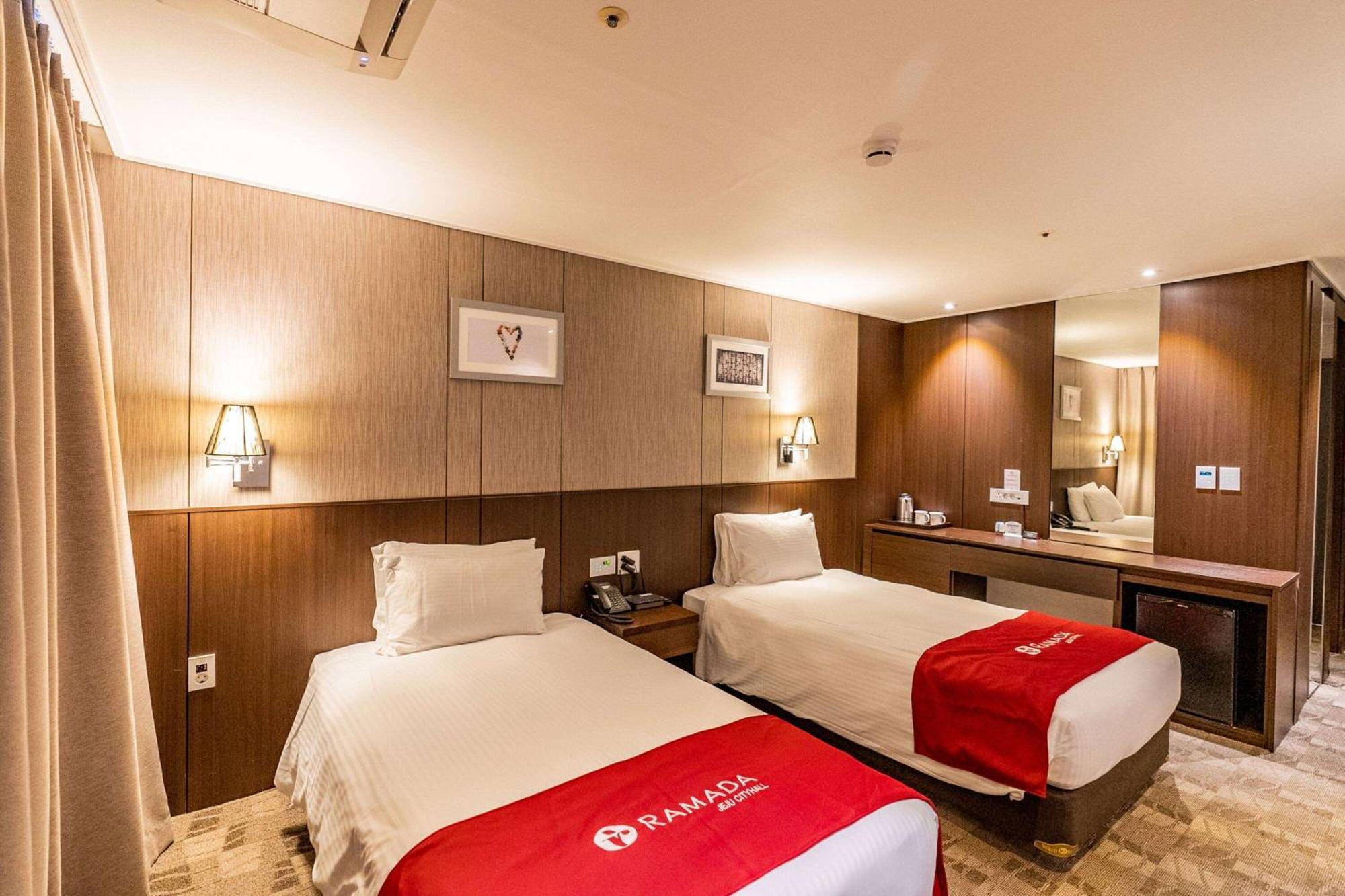 Ramada By Wyndham Jeju City Hall Exteriér fotografie