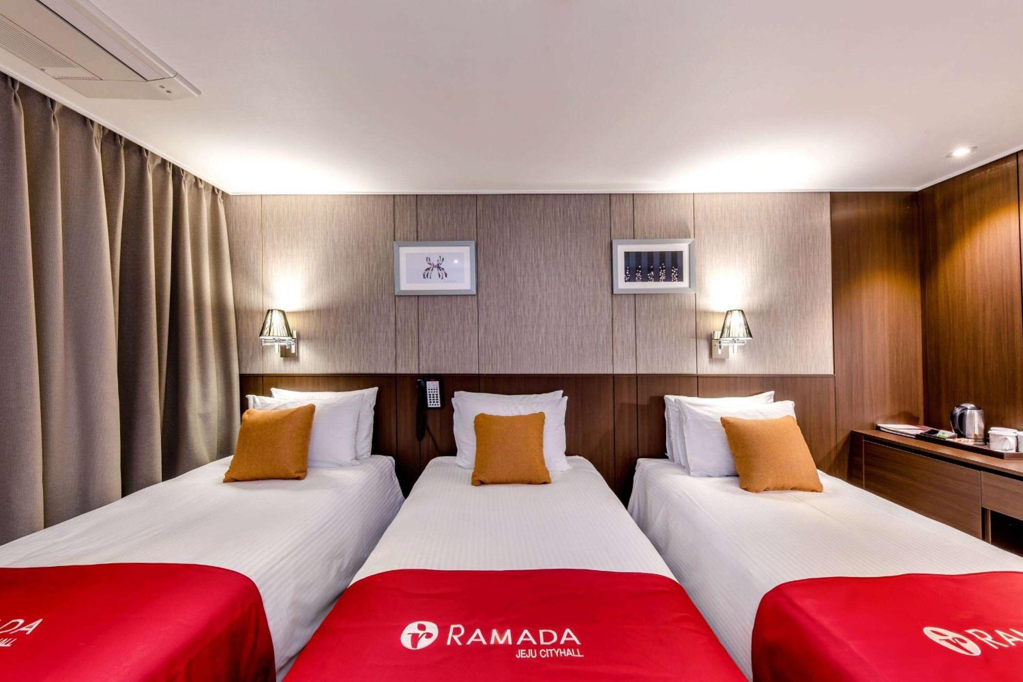 Ramada By Wyndham Jeju City Hall Exteriér fotografie