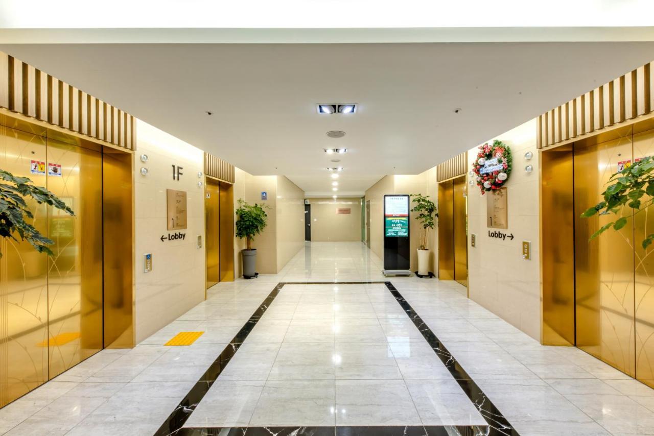 Ramada By Wyndham Jeju City Hall Exteriér fotografie